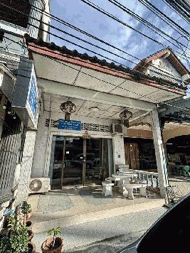 ขายตึก อาคารพาณิชย์ 2 ชั้น ถลาง ภูเก็ต ติดถนนเชิงทะเล ทำเลทอง เหมาะทำธุรกิจหลายรูปแบบ โทร 065-8785994